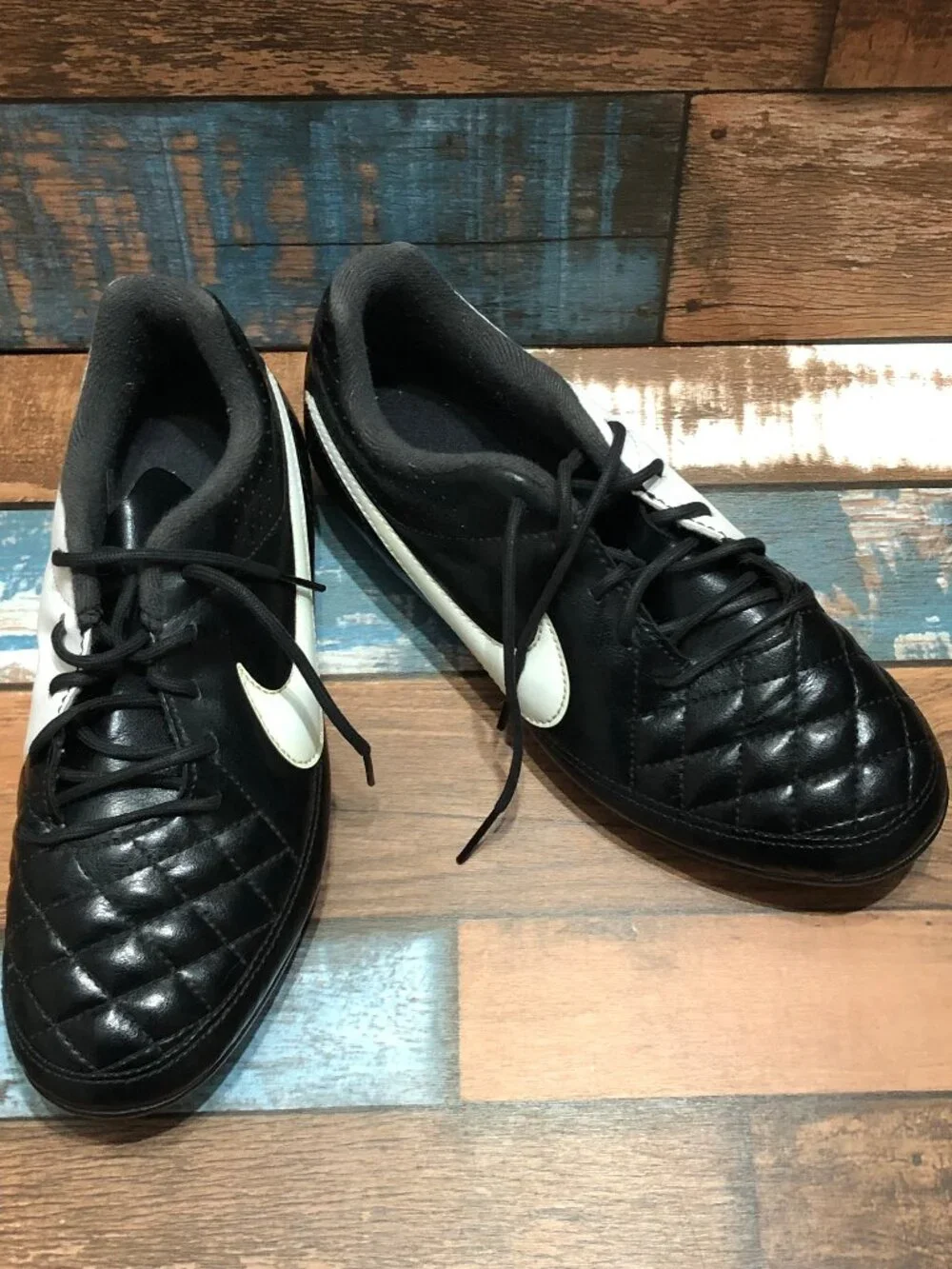 Nike Tiempo Soccer Cleats 631286-010 Black-White Youth Boys Size 2Y